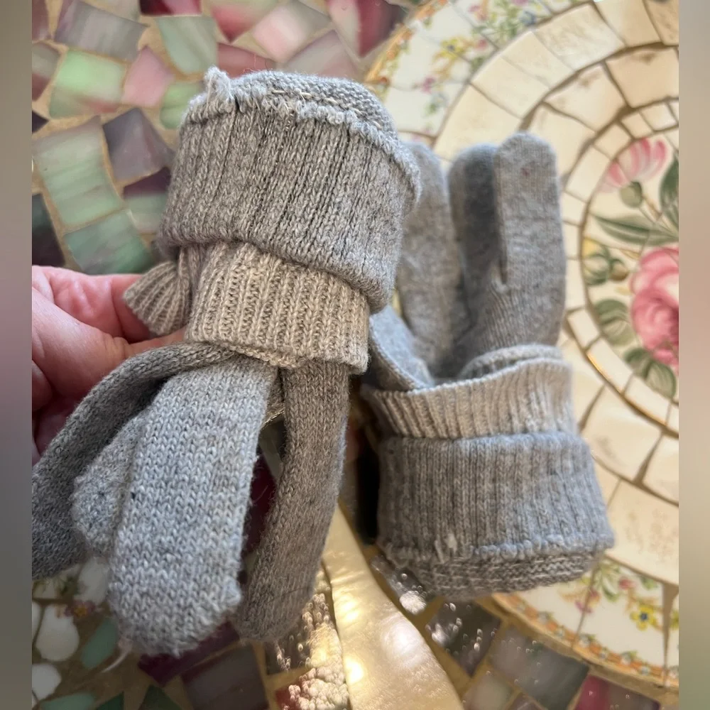 N/A grey knitted